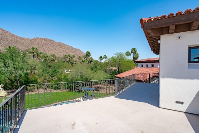 5434 E CAMELHILL Road, Phoenix, AZ 85018