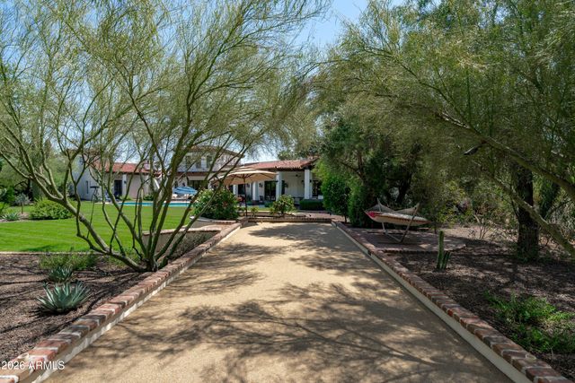 5434 E CAMELHILL Road, Phoenix, AZ 85018