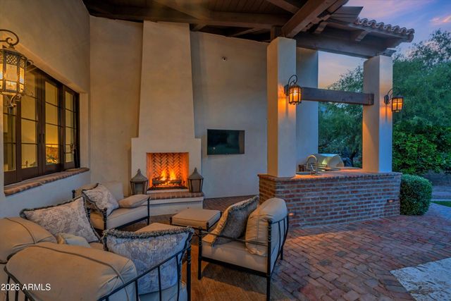 5434 E CAMELHILL Road, Phoenix, AZ 85018