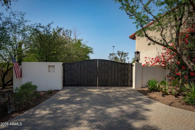 5434 E CAMELHILL Road, Phoenix, AZ 85018