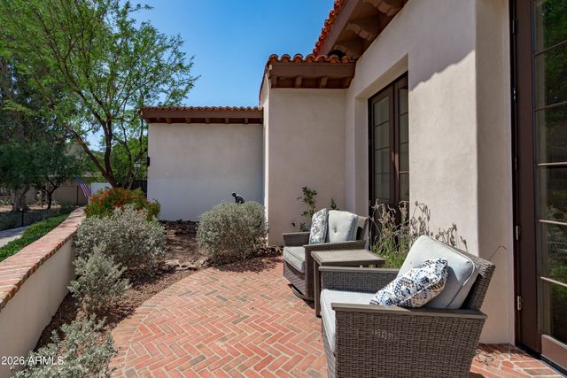 5434 E CAMELHILL Road, Phoenix, AZ 85018