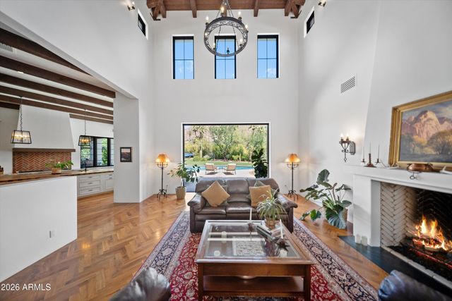 5434 E CAMELHILL Road, Phoenix, AZ 85018