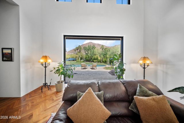 5434 E CAMELHILL Road, Phoenix, AZ 85018