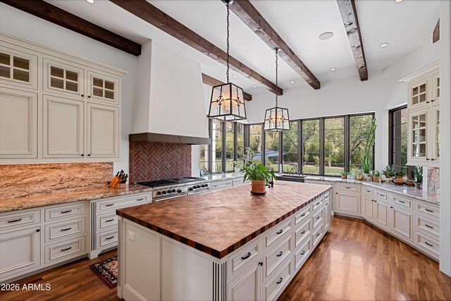 5434 E CAMELHILL Road, Phoenix, AZ 85018
