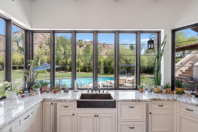 5434 E CAMELHILL Road, Phoenix, AZ 85018