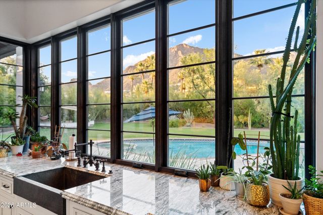 5434 E CAMELHILL Road, Phoenix, AZ 85018