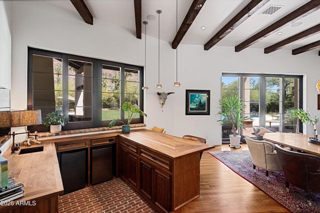 5434 E CAMELHILL Road, Phoenix, AZ 85018