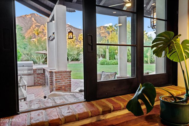 5434 E CAMELHILL Road, Phoenix, AZ 85018