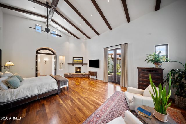 5434 E CAMELHILL Road, Phoenix, AZ 85018