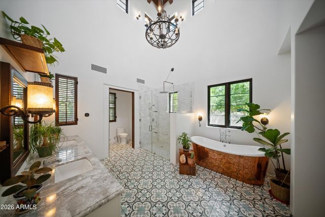 5434 E CAMELHILL Road, Phoenix, AZ 85018