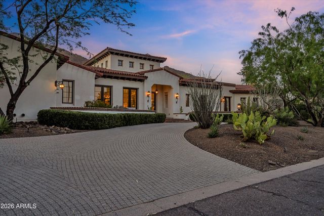 5434 E CAMELHILL Road, Phoenix, AZ 85018