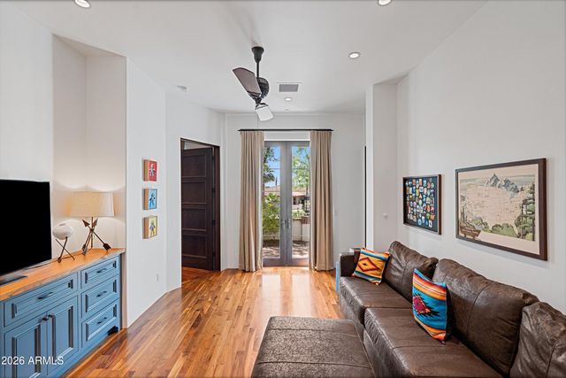 5434 E CAMELHILL Road, Phoenix, AZ 85018