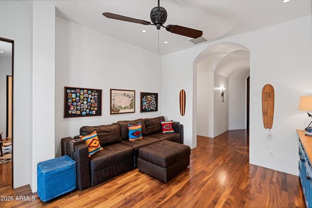 5434 E CAMELHILL Road, Phoenix, AZ 85018