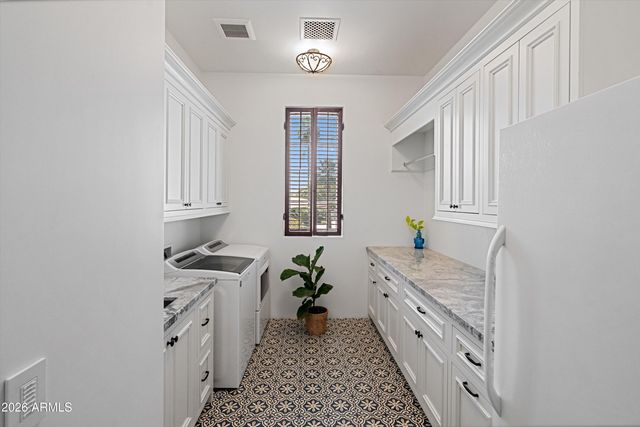 5434 E CAMELHILL Road, Phoenix, AZ 85018