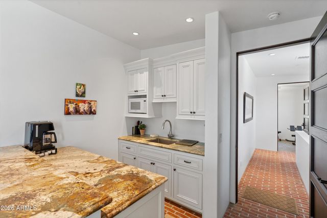 5434 E CAMELHILL Road, Phoenix, AZ 85018