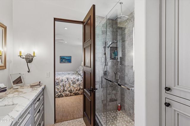 5434 E CAMELHILL Road, Phoenix, AZ 85018