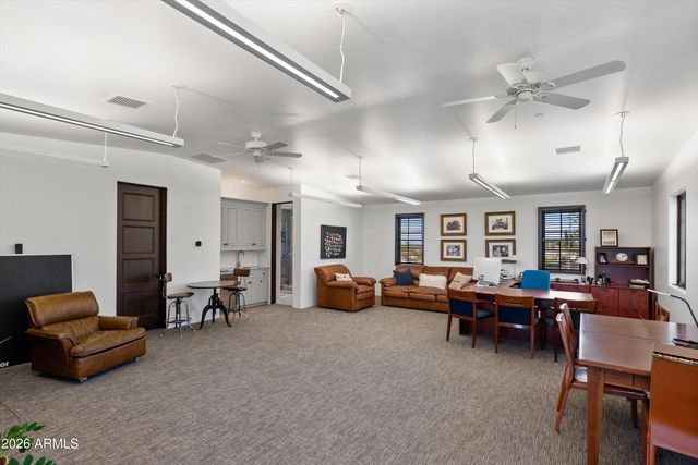 5434 E CAMELHILL Road, Phoenix, AZ 85018