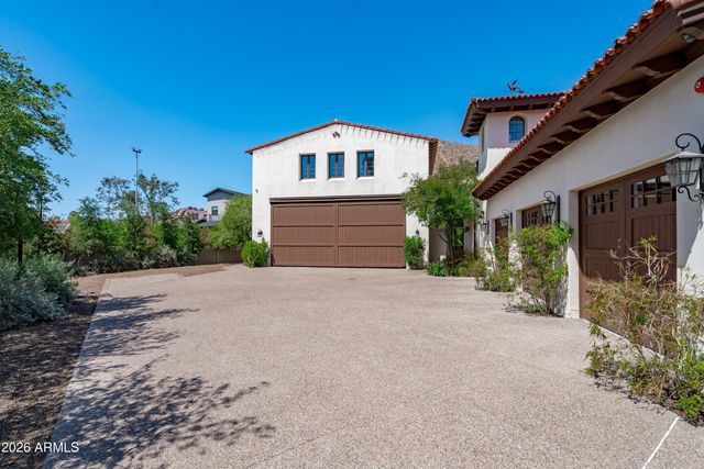 5434 E CAMELHILL Road, Phoenix, AZ 85018
