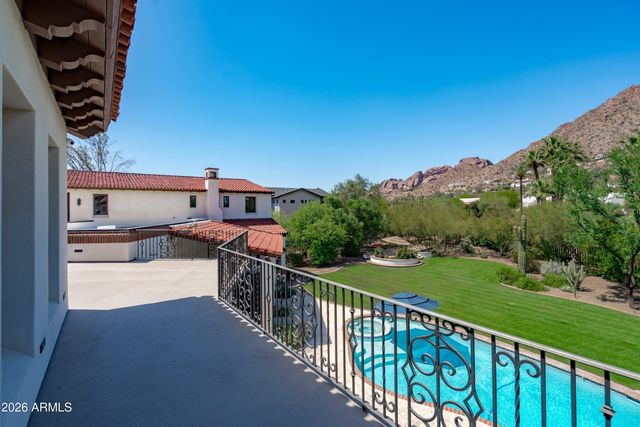 5434 E CAMELHILL Road, Phoenix, AZ 85018