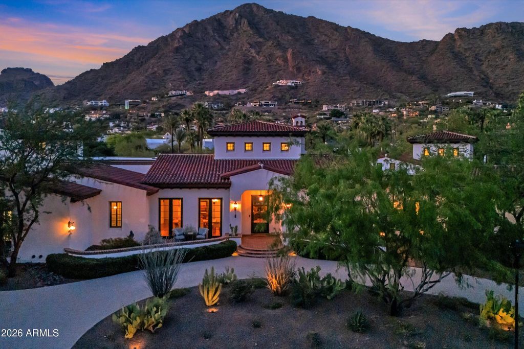 5434 E CAMELHILL Road, Phoenix, AZ 85018