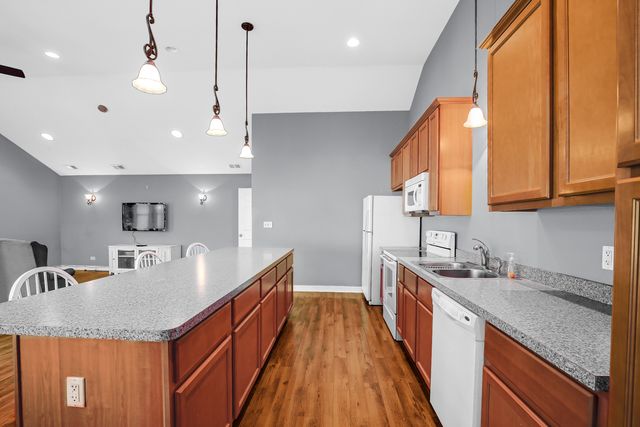 4320 W 99th Place, Oak Lawn, IL 60453