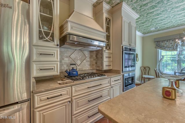 2416 Edinburgh Channel Road, Kingsport, TN 37664