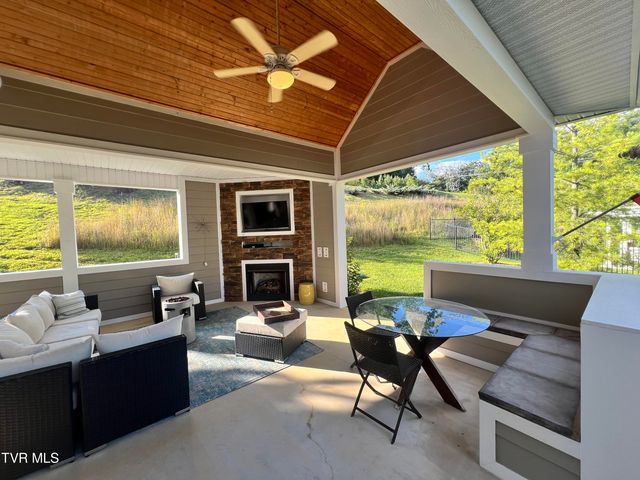 2416 Edinburgh Channel Road, Kingsport, TN 37664