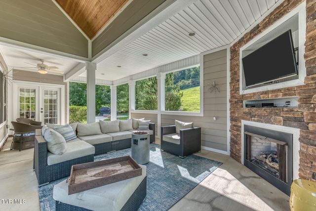 2416 Edinburgh Channel Road, Kingsport, TN 37664