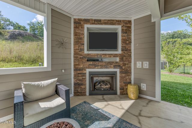 2416 Edinburgh Channel Road, Kingsport, TN 37664