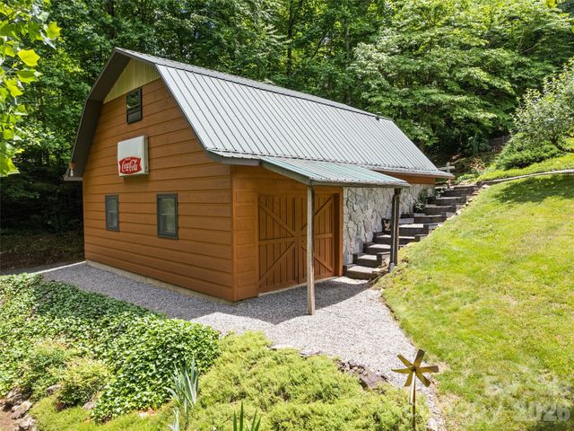 89 Stump Lane, Maggie Valley, NC 28751