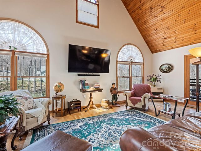 89 Stump Lane, Maggie Valley, NC 28751