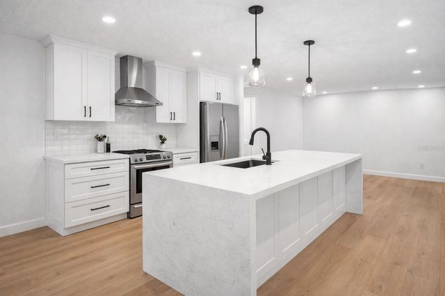 5200 26TH AVENUE N, St Petersburg, FL 33710