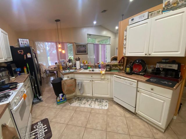 19305 SW 66th Street, Pembroke Pines, FL 33332