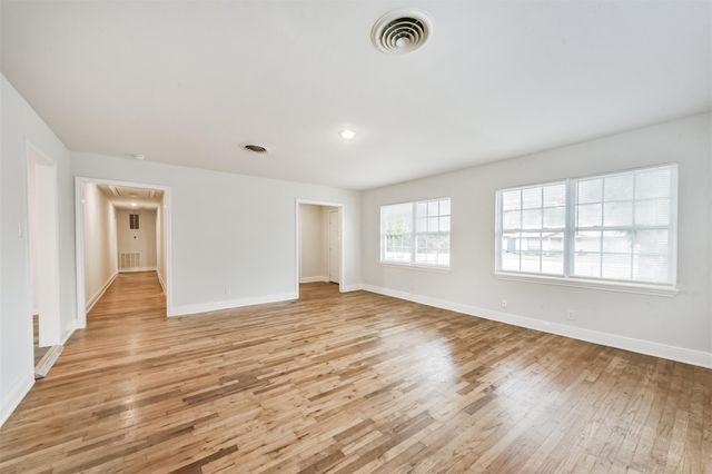 1030 Perkins, Bacliff, TX 77518