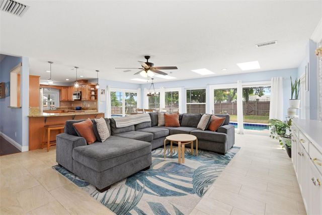 7432 SPARKLING LAKE RD, Orlando, FL 32819