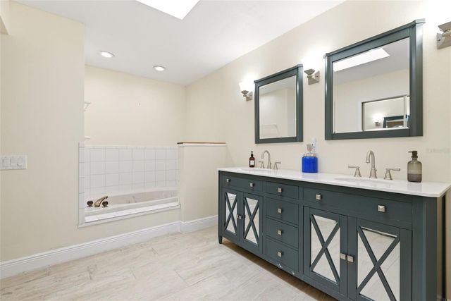 7432 SPARKLING LAKE RD, Orlando, FL 32819