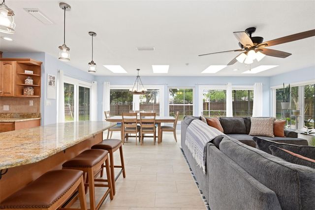 7432 SPARKLING LAKE RD, Orlando, FL 32819