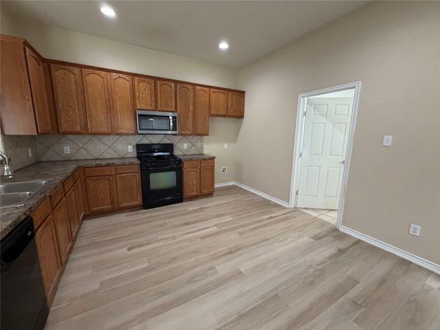 1525 Cherokee Rose Trail, Savannah, TX 76227