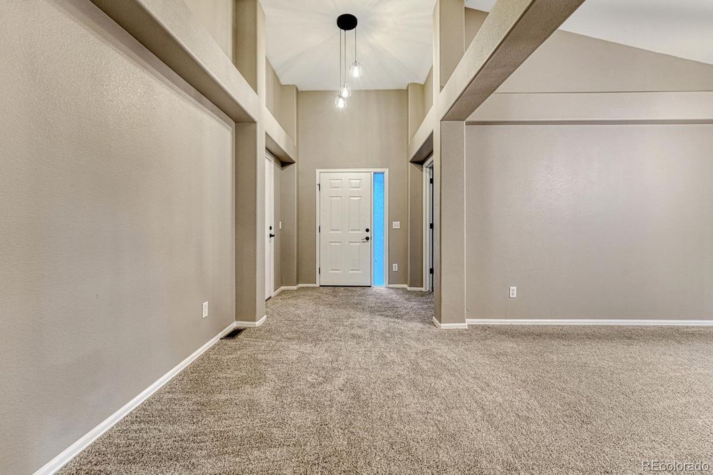 Image 6 of property listing at 7548 Lebrun Court, Lone Tree, CO 80124