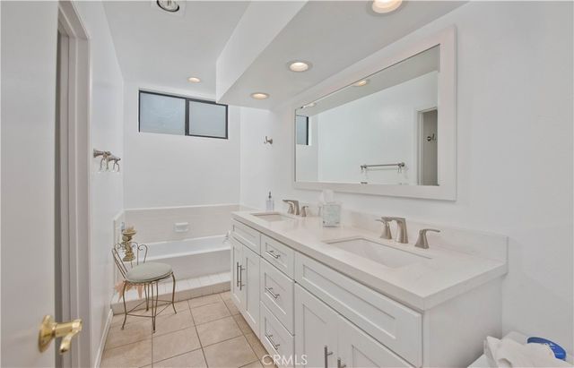 14521 Benefit 207, Sherman Oaks, CA 91403