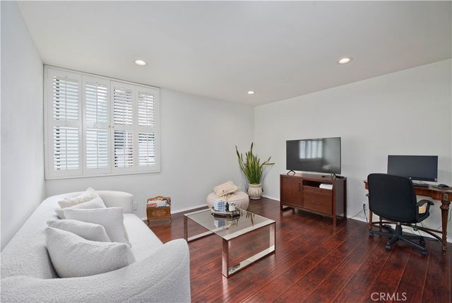 14521 Benefit 207, Sherman Oaks, CA 91403
