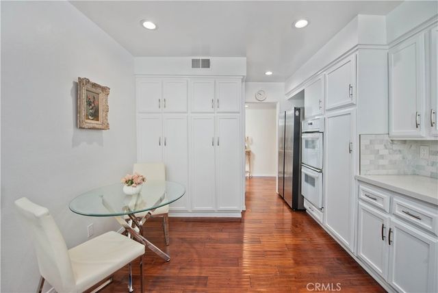 14521 Benefit 207, Sherman Oaks, CA 91403