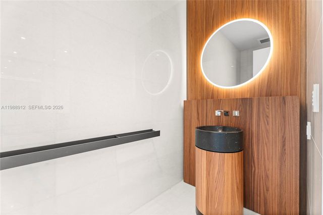 5 Grove Isle Dr S303, Coconut Grove, FL 33133