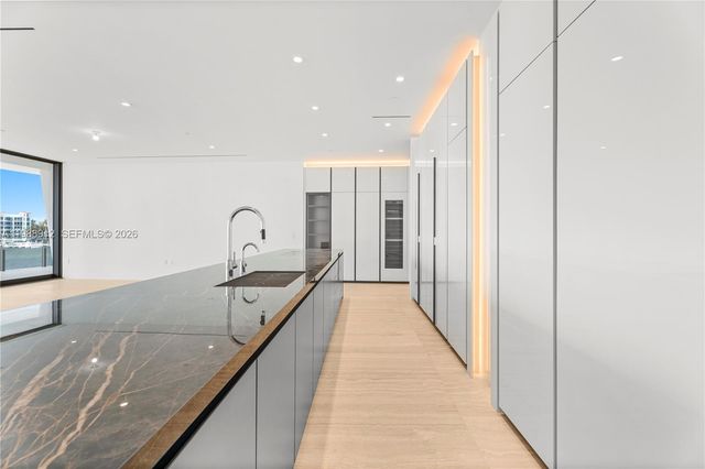 5 Grove Isle Dr S303, Coconut Grove, FL 33133