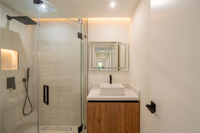 323 NW 104th Ter, Miami, FL 33150