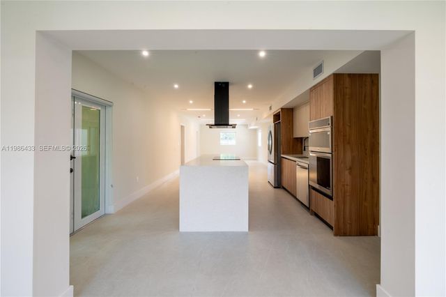 323 NW 104th Ter, Miami, FL 33150