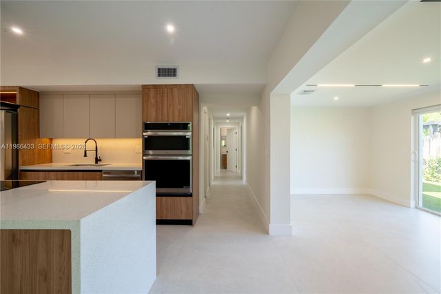 323 NW 104th Ter, Miami, FL 33150