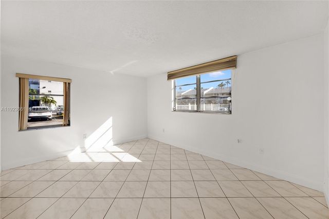 3550 NE 169th St 112, North Miami Beach, FL 33160