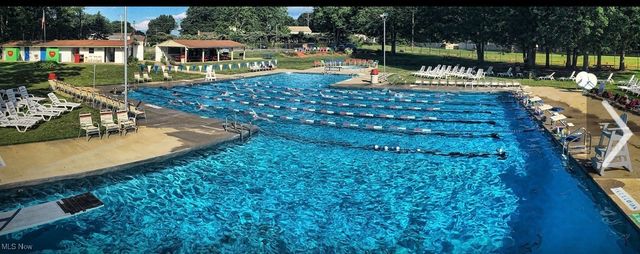 462 Oakridge Drive, Youngstown, OH 44512