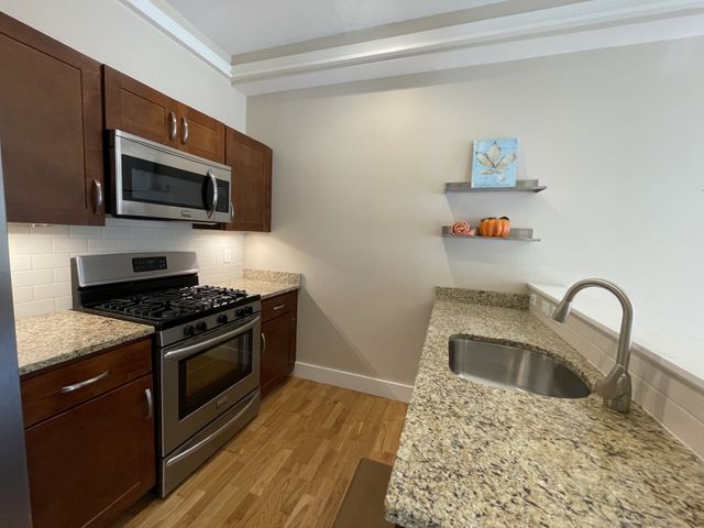 54 Loomis 1101, Bedford, MA 01730